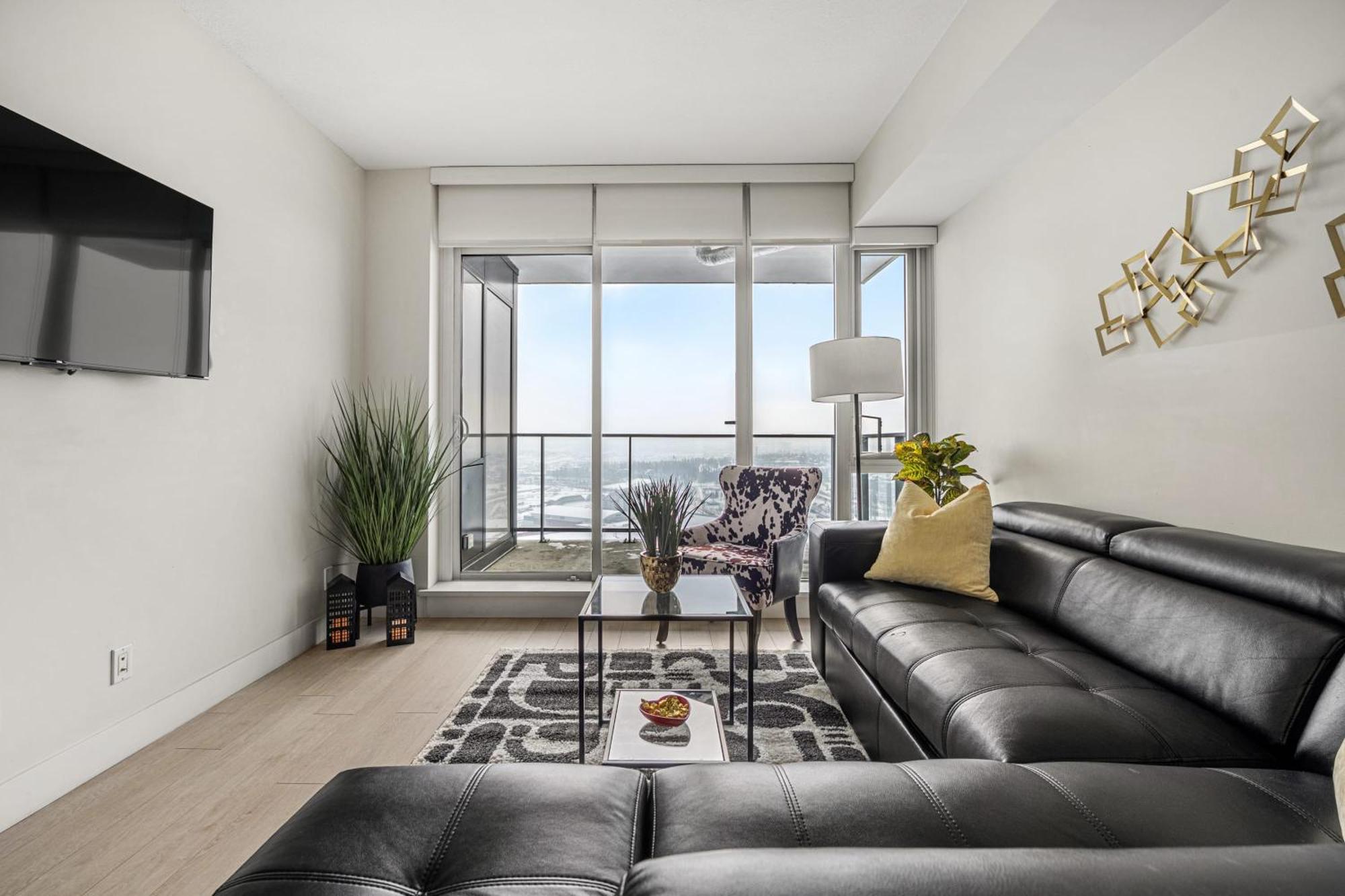 Stunning 34Th Floor Views, Prime Downtown Location - Near Stampede, Casino, Bars! Free Banff Pass, Parking, Wine! Villa Calgary Bagian luar foto