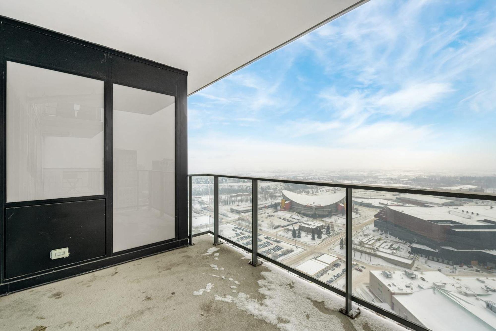 Stunning 34Th Floor Views, Prime Downtown Location - Near Stampede, Casino, Bars! Free Banff Pass, Parking, Wine! Villa Calgary Bagian luar foto
